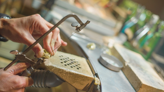 L-Art-de-la-Bijouterie-Artisanale-Une-Tendance-qui-Séduit-en-2024 Mymycréation