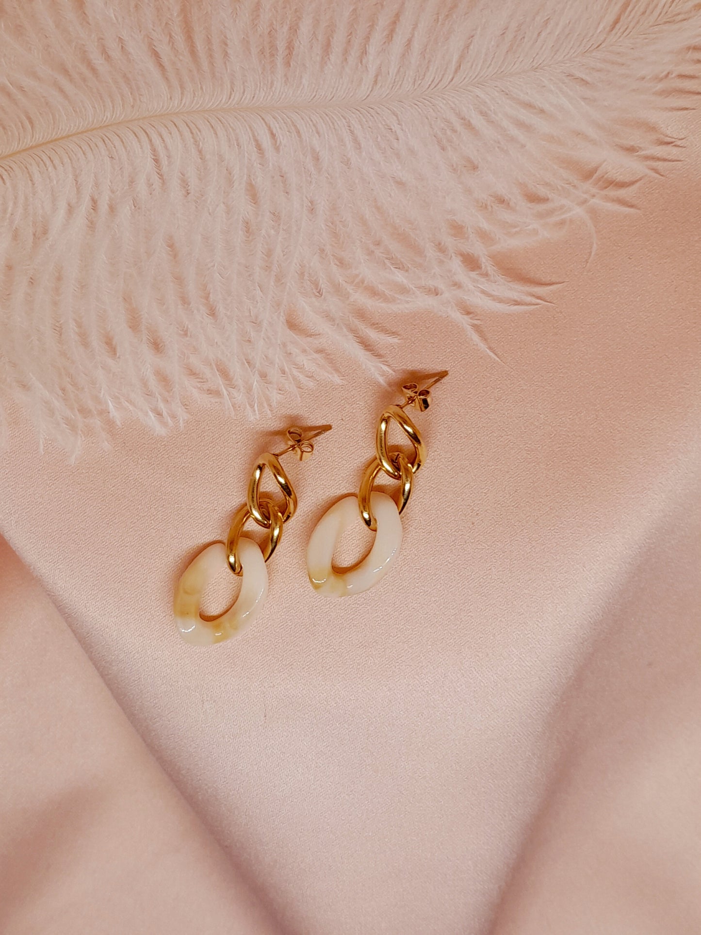 Black and gold link earring